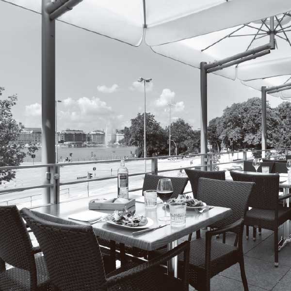 THE CUBE - Terasse mit Blick auf die Alster